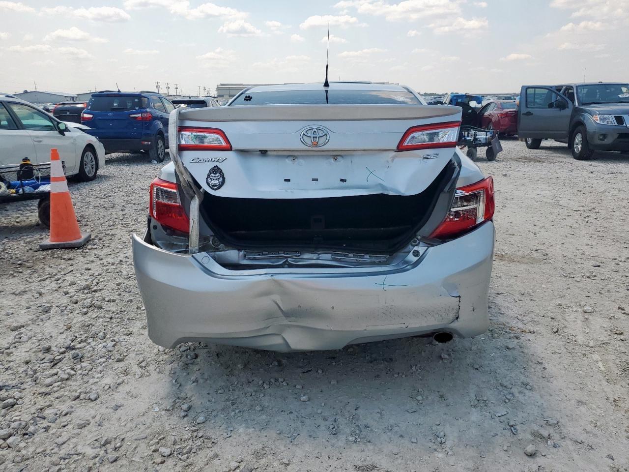 2014 Toyota Camry L - Фото 6