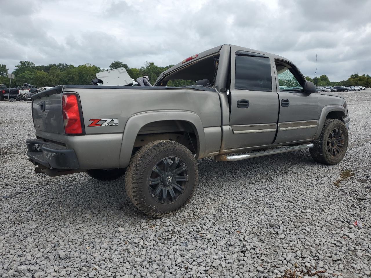 2006 Chevrolet Silverado K1500 - Image 3