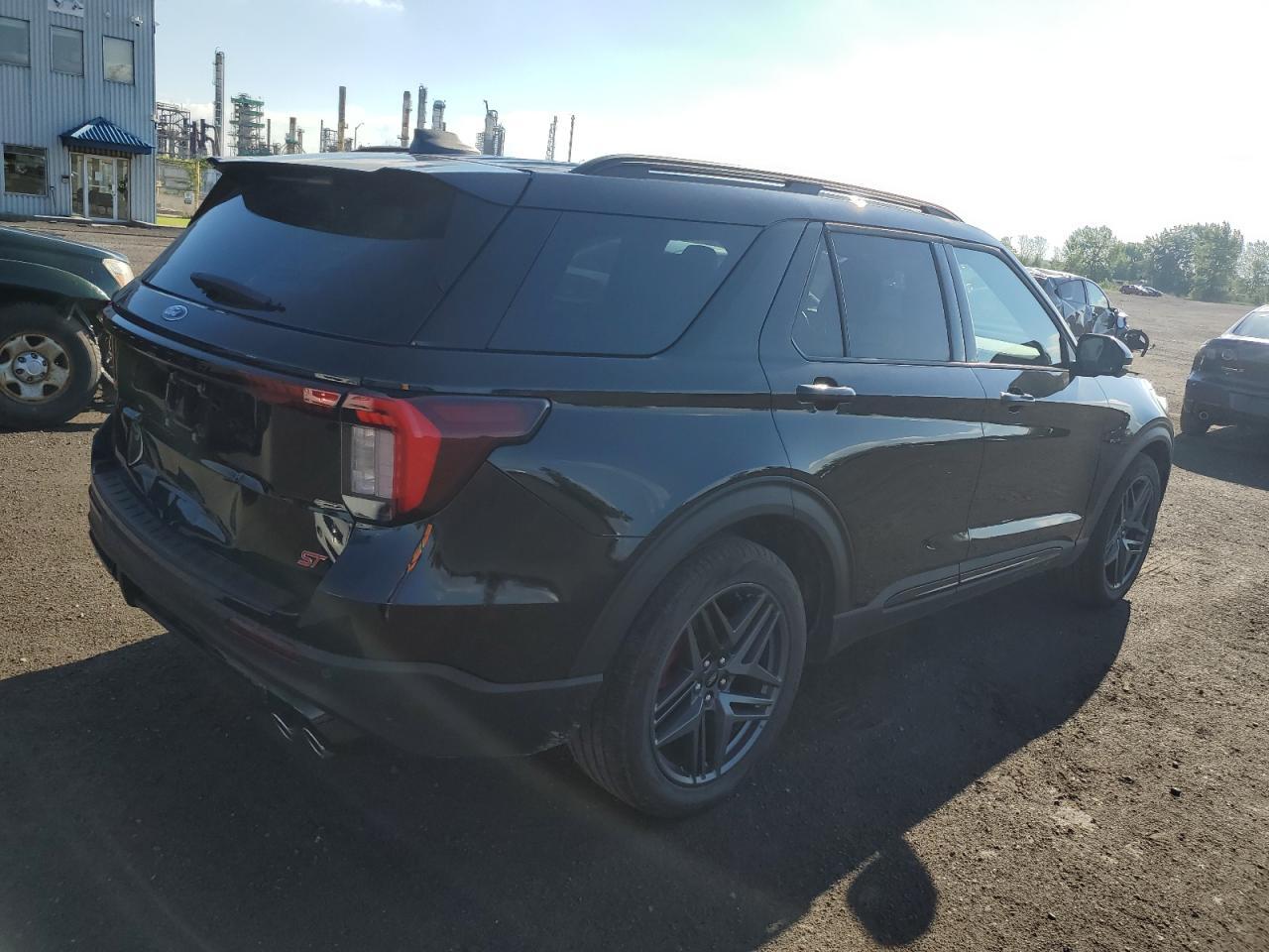 2025 Ford Explorer St - Image 3