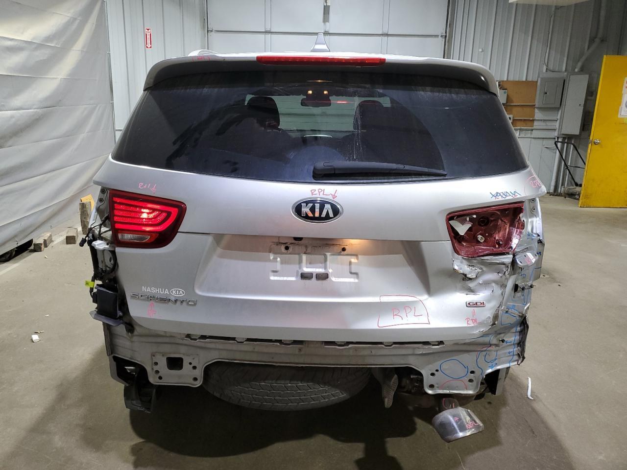 2019 Kia Sorento L - Image 6