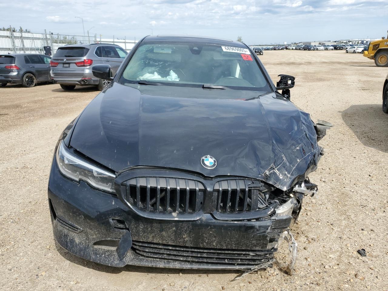 2021 BMW 330Xi - Фото 5