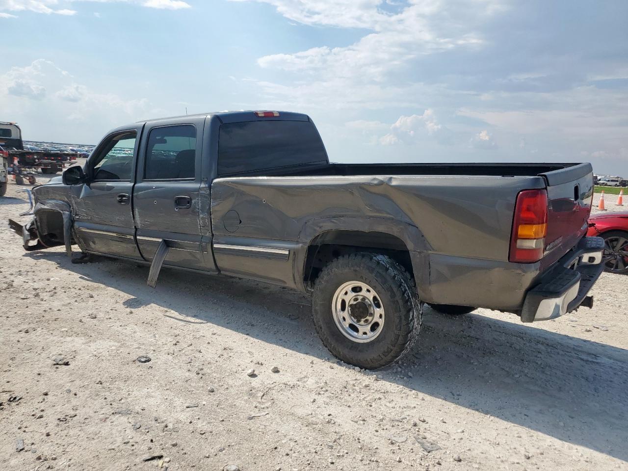 2002 Chevrolet Silverado C2500 Heavy Duty - Image 2