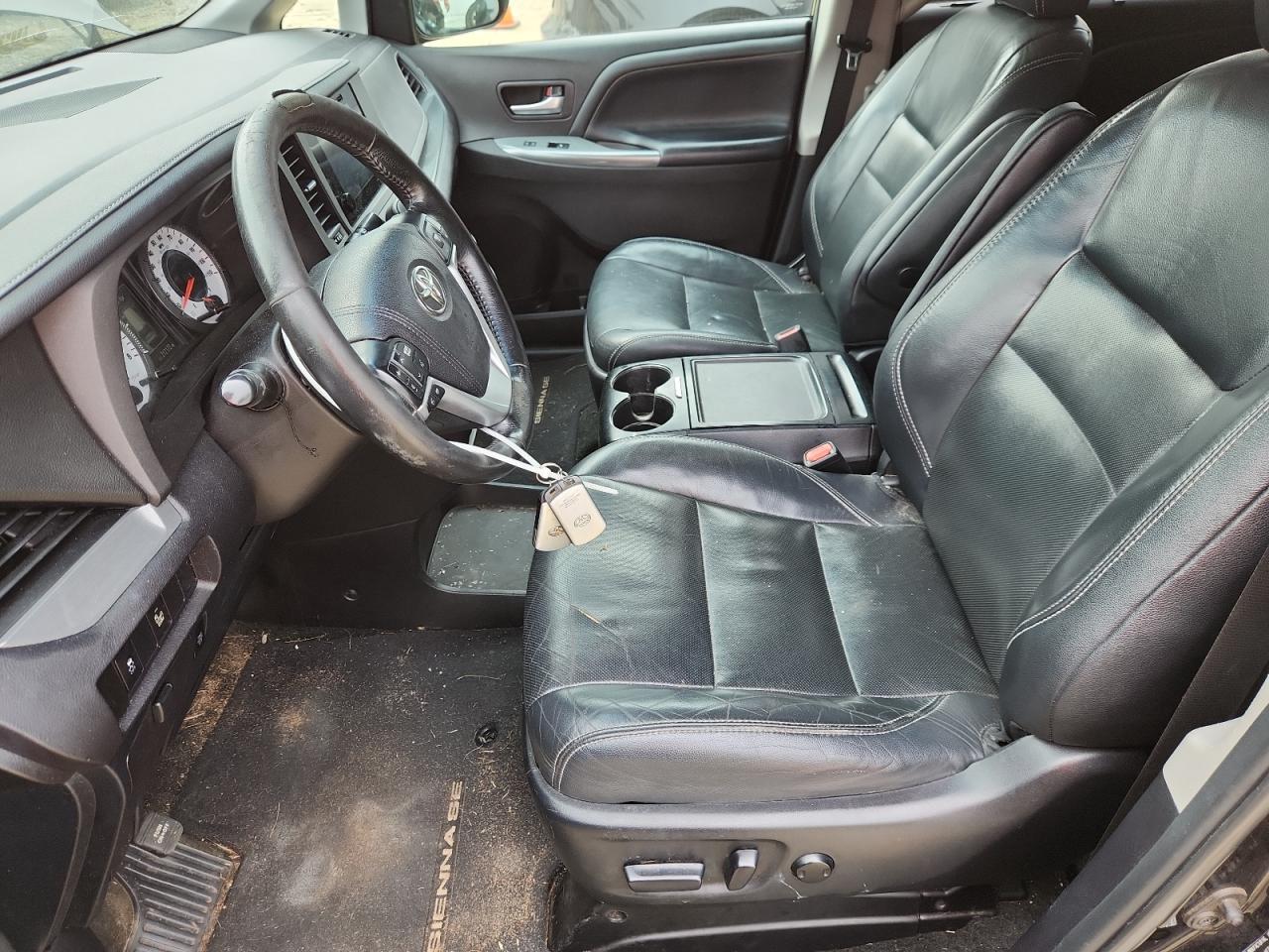 2015 Toyota Sienna Sport - Image 7