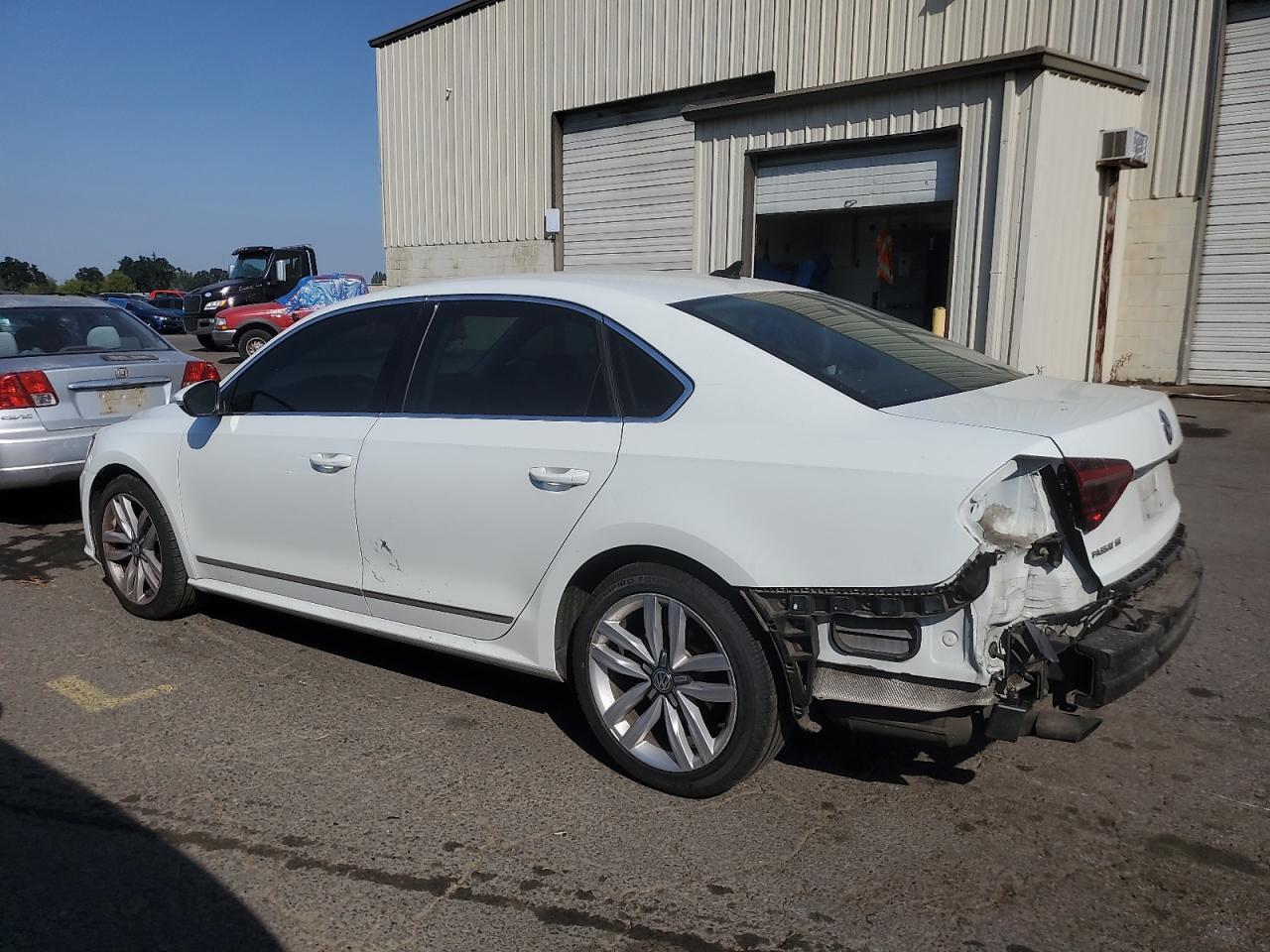 2017 Volkswagen Passat Se - Фото 2