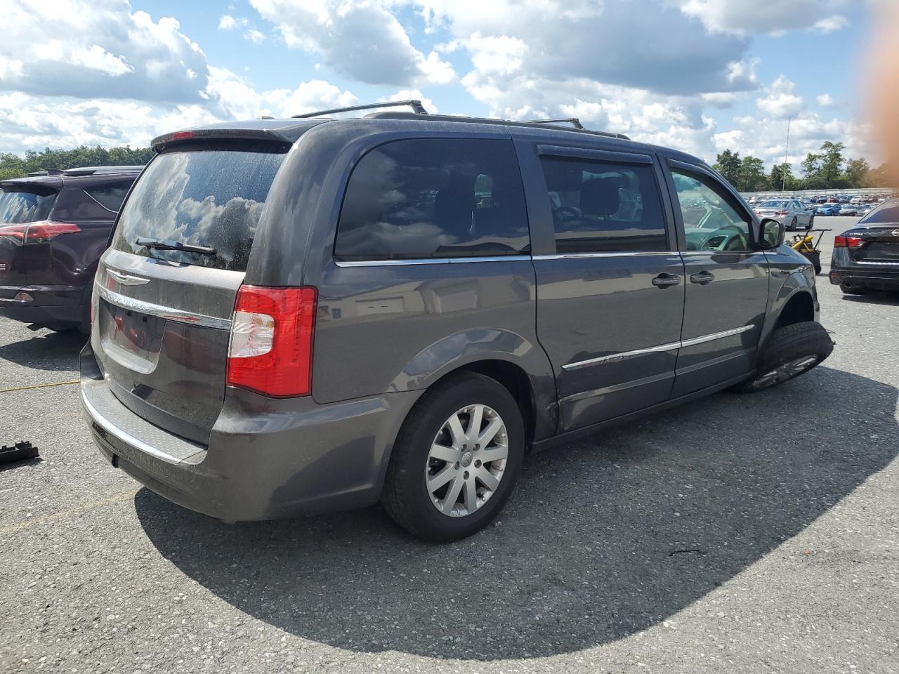 2016 Chrysler Town & Country Touring - Фото 3