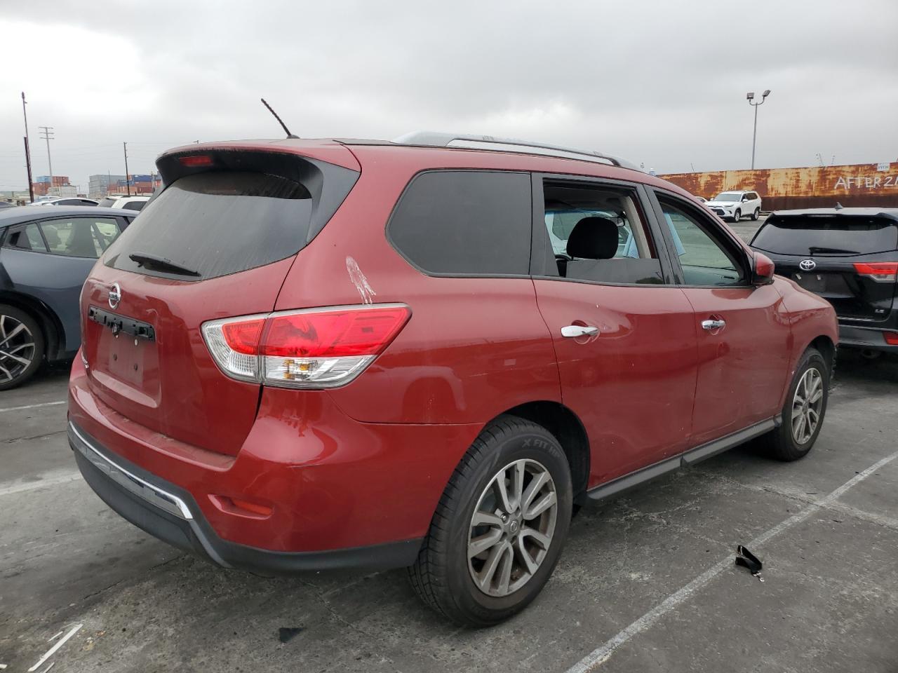 2016 Nissan Pathfinder S - Image 3