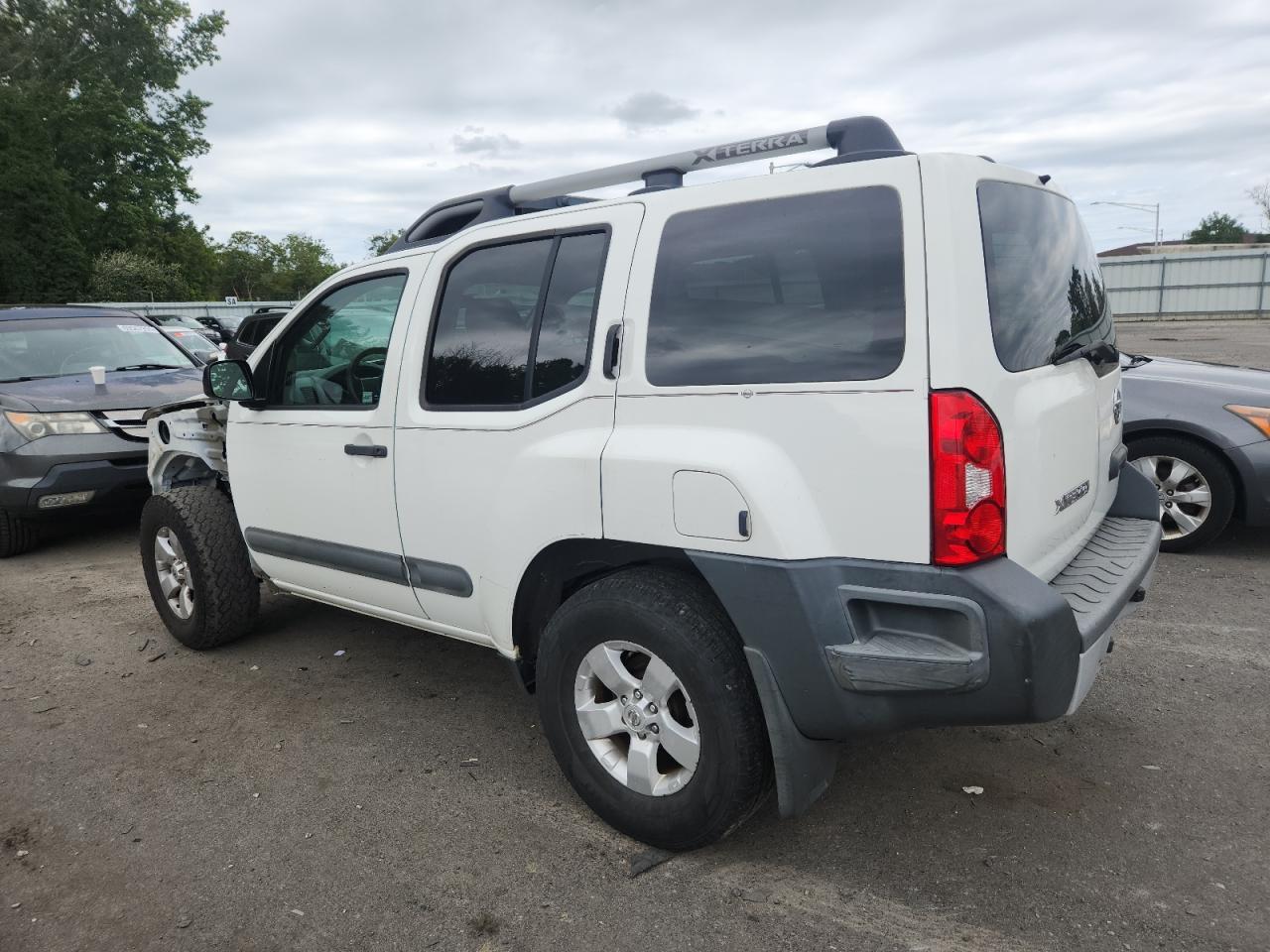 2013 Nissan Xterra X - Фото 2