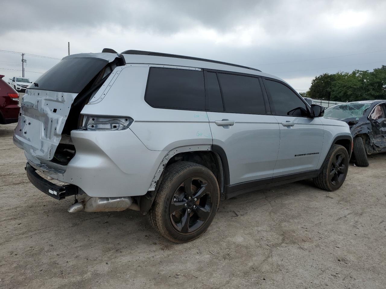 2023 Jeep Grand Cherokee L Laredo - Image 3