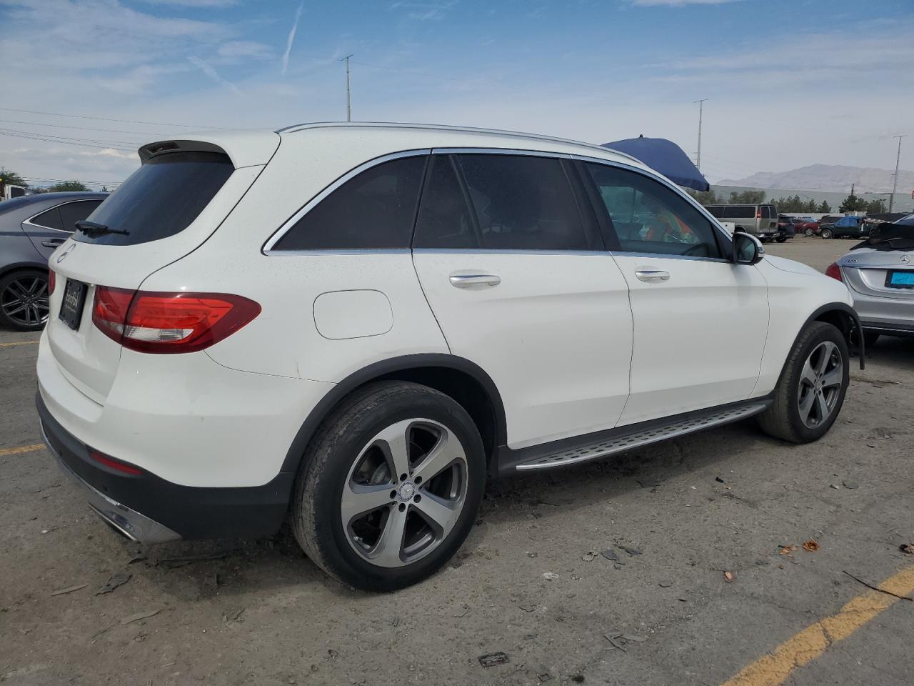 2017 Mercedes-Benz Glc 300 - Фото 3