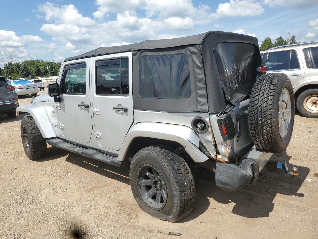 2009 Jeep Wrangler Unlimited Sahara - Image 2