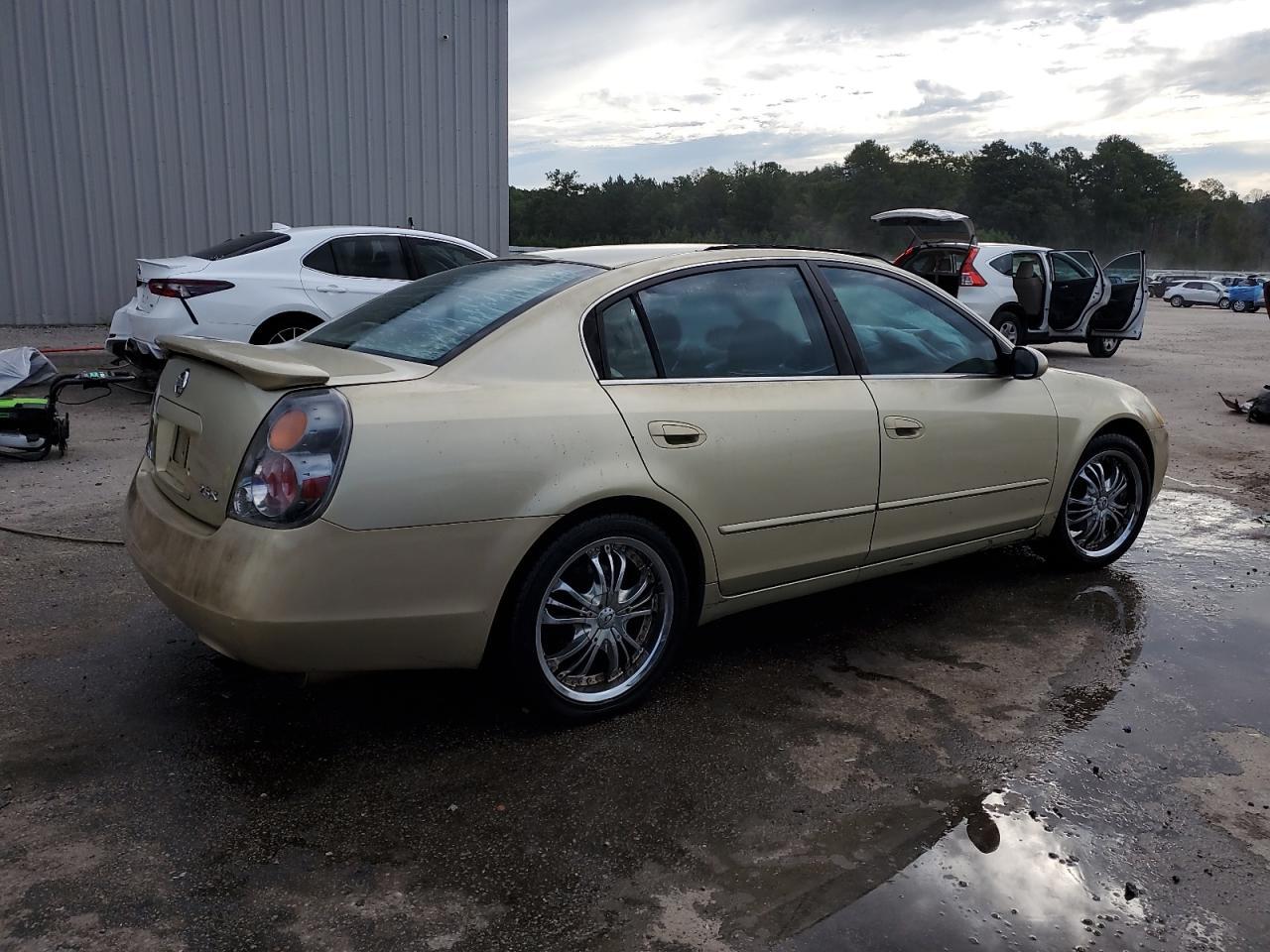 2002 Nissan Altima Base - Фото 3