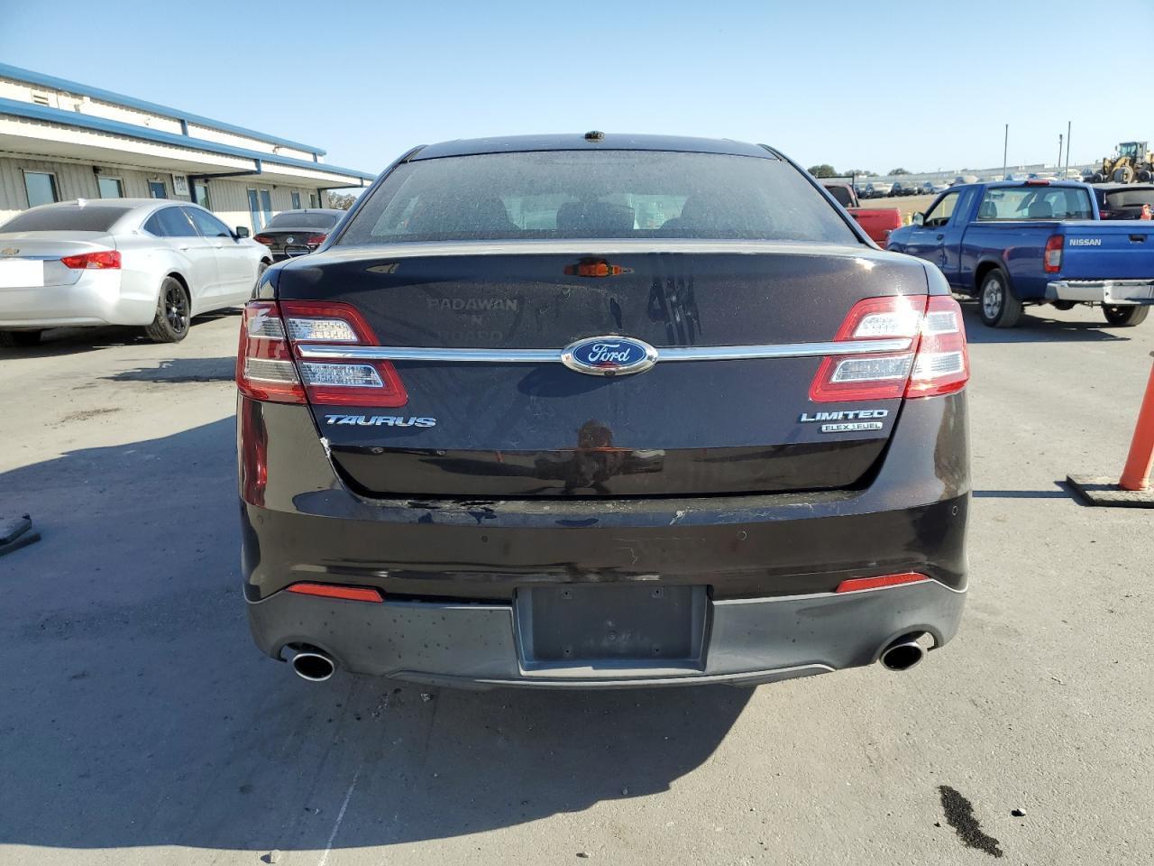 2014 Ford Taurus Limited - Image 6