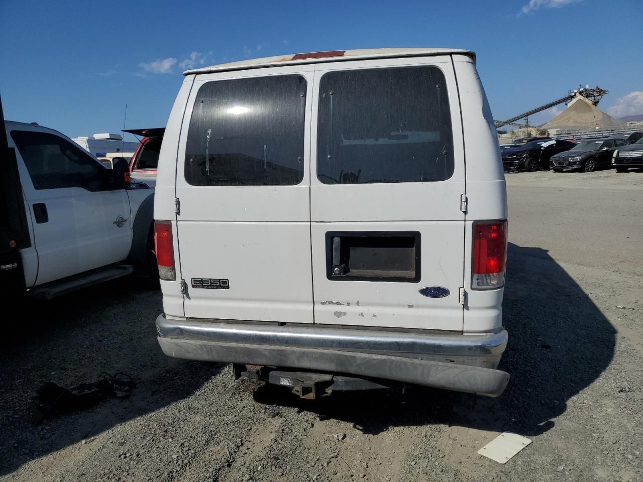 2004 Ford Econoline E350 Super Duty Wagon - Фото 6