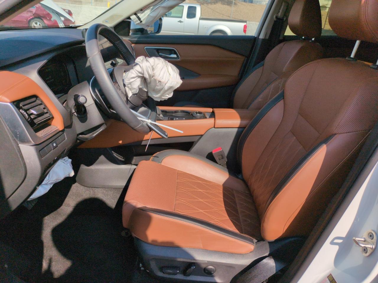 2024 Nissan Rogue Platinum - Image 7