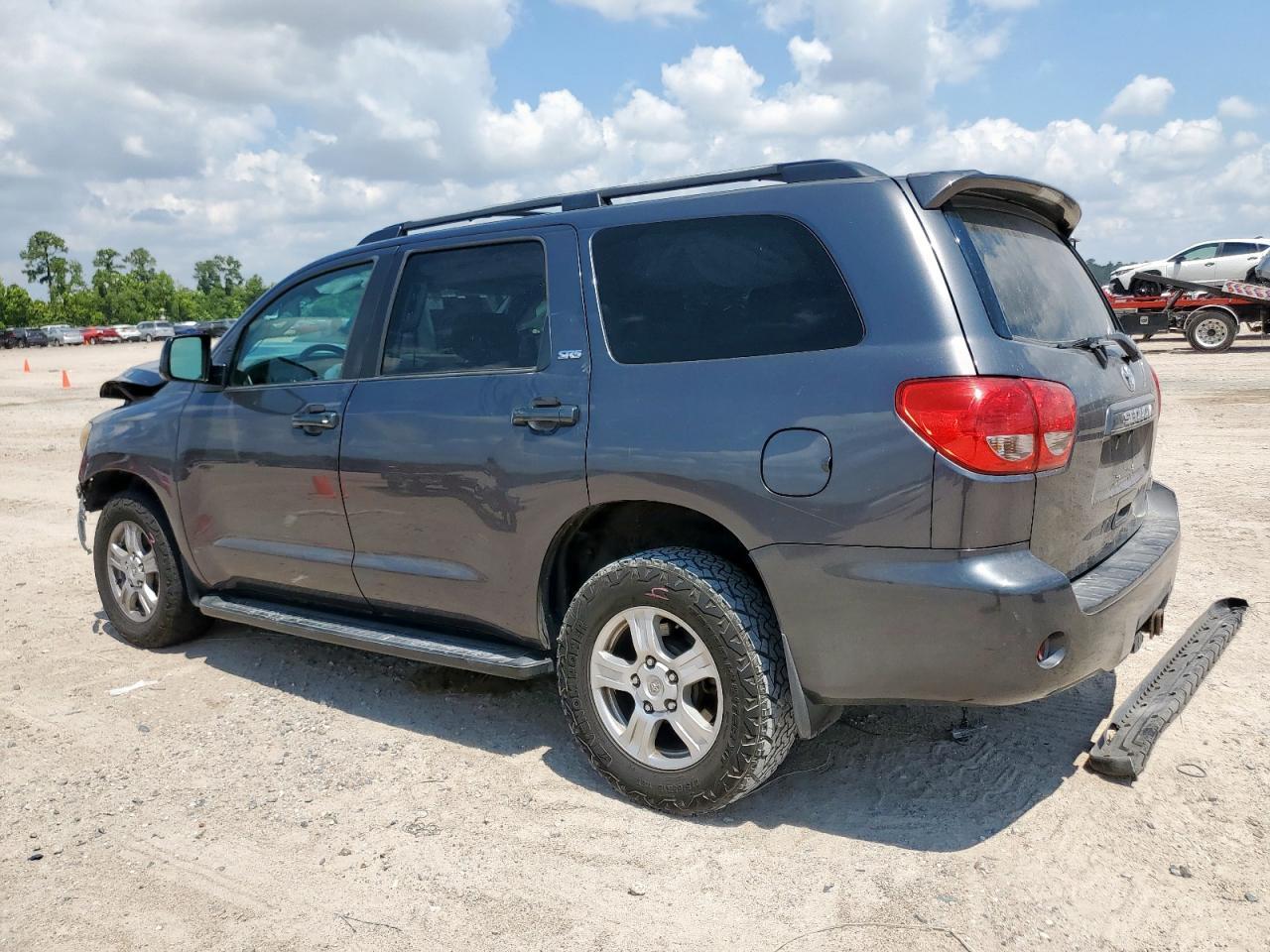 2016 Toyota Sequoia Sr5 - Фото 2