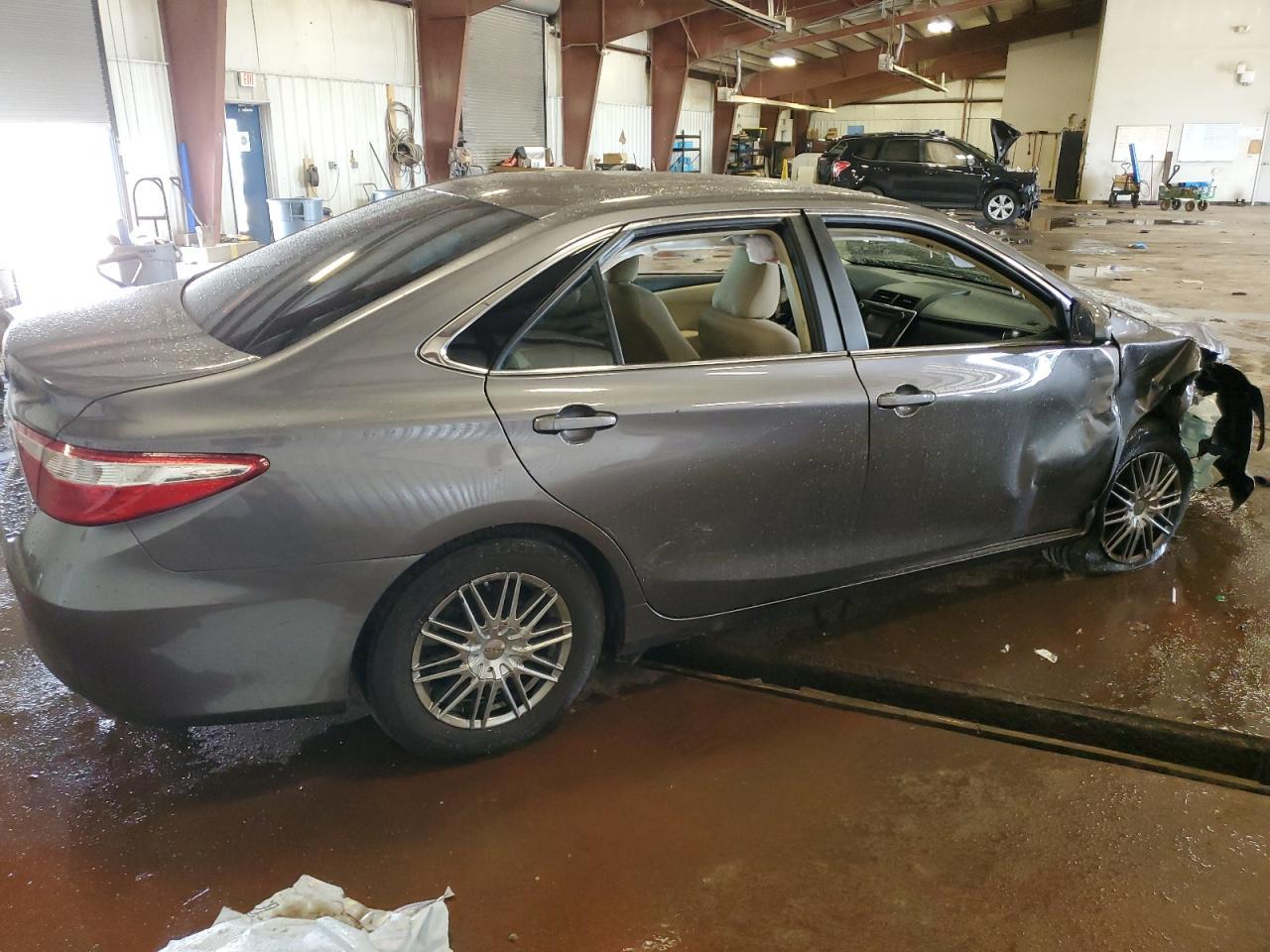 2016 Toyota Camry Le - Фото 3