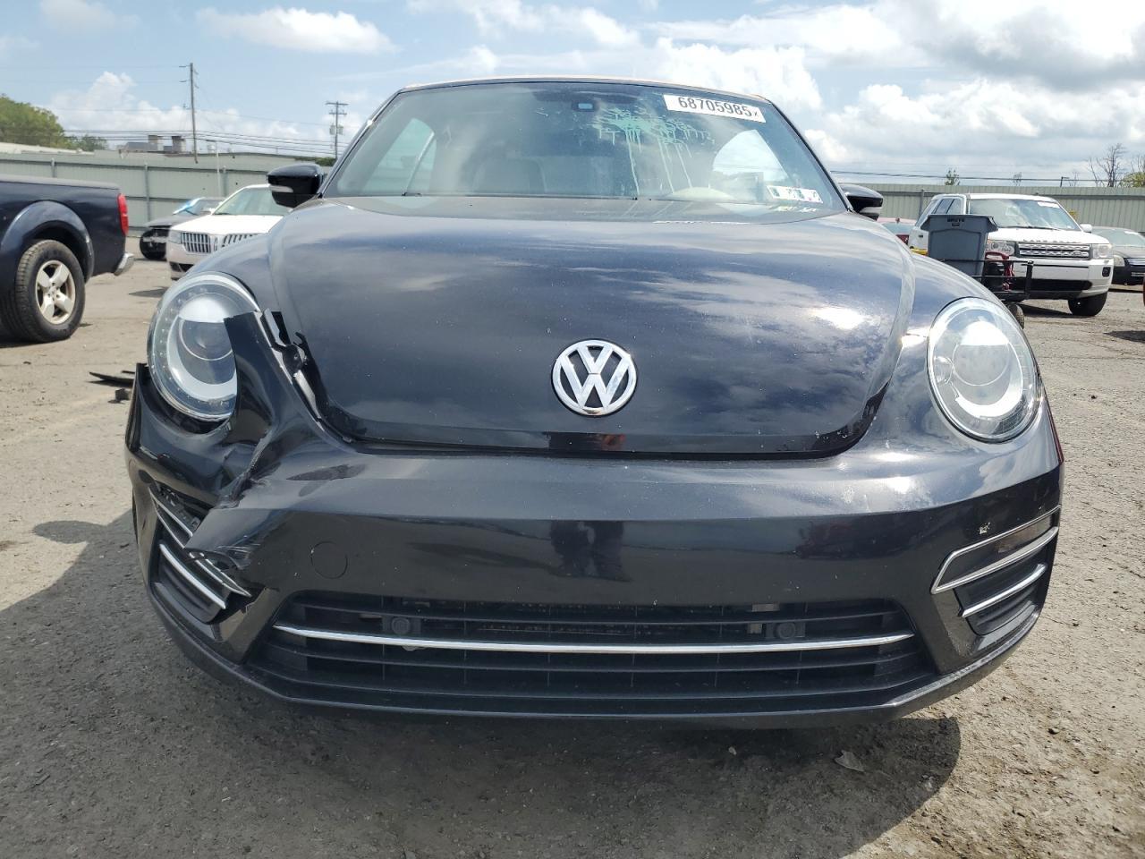 2017 Volkswagen Beetle S/Se - Фото 5