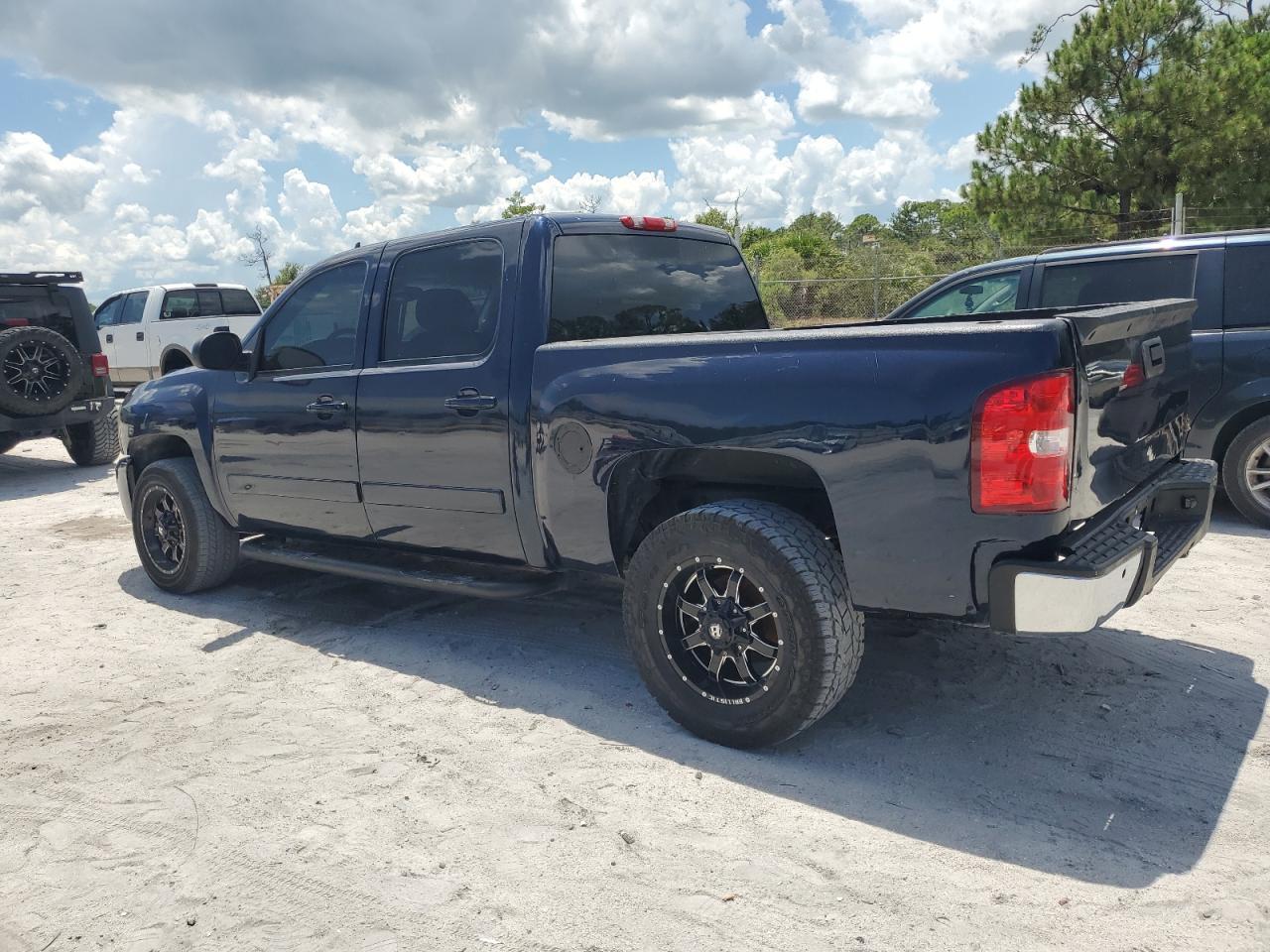 2008 Chevrolet Silverado K1500 - Image 2