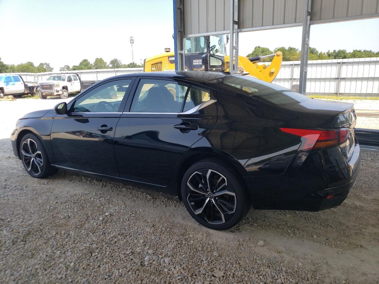 2024 Nissan Altima Sr - Фото 2