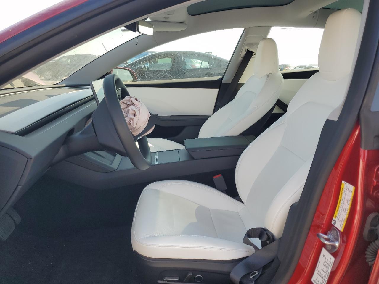 2025 Tesla Model 3 - Фото 7