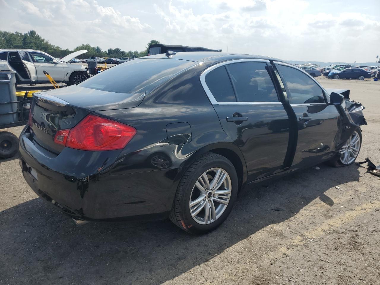 2015 Infiniti Q40 - Фото 3