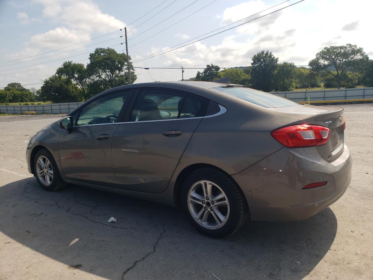 2017 Chevrolet Cruze Lt - Image 2