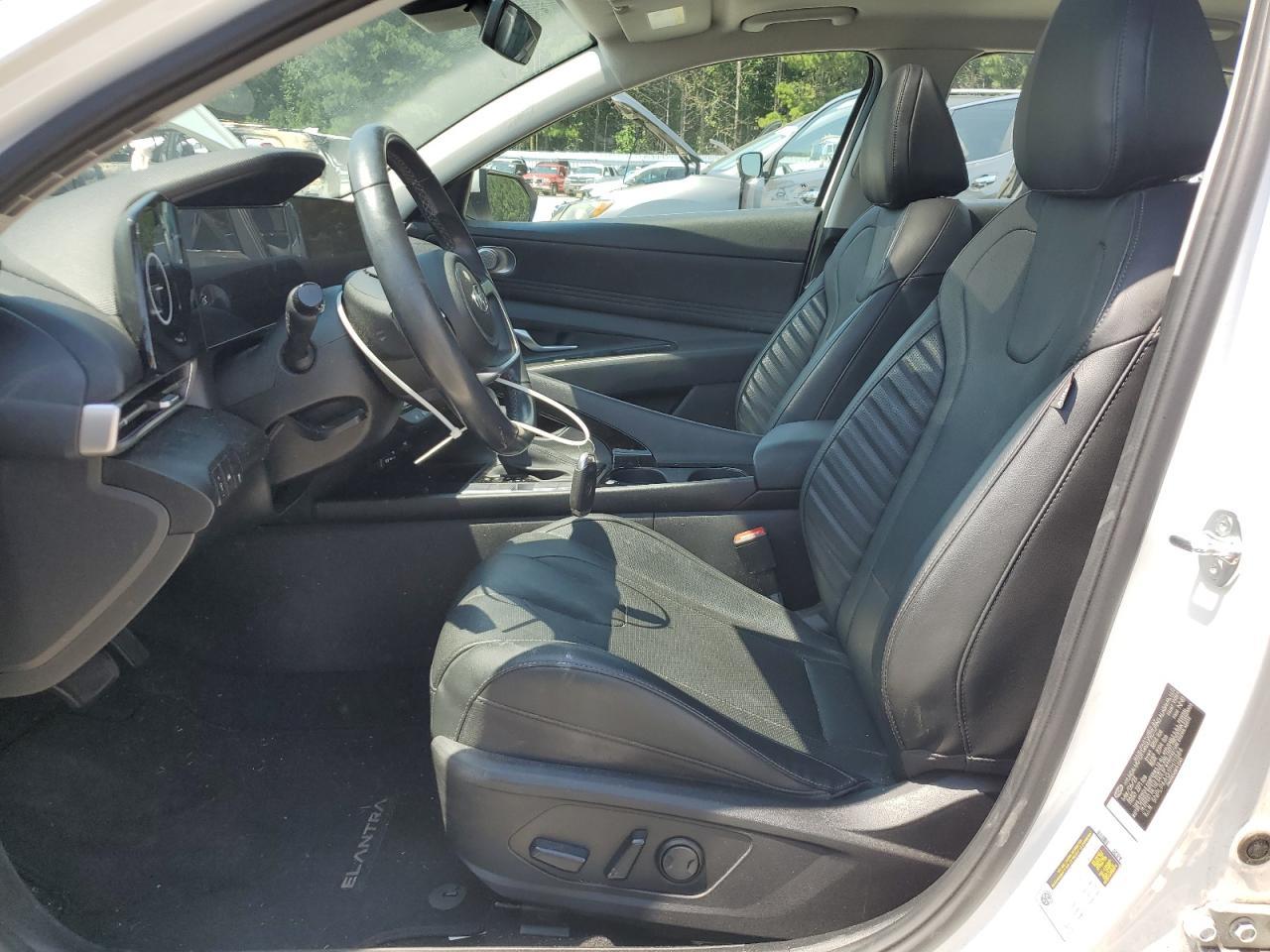 2023 Hyundai Elantra Limited - Image 7