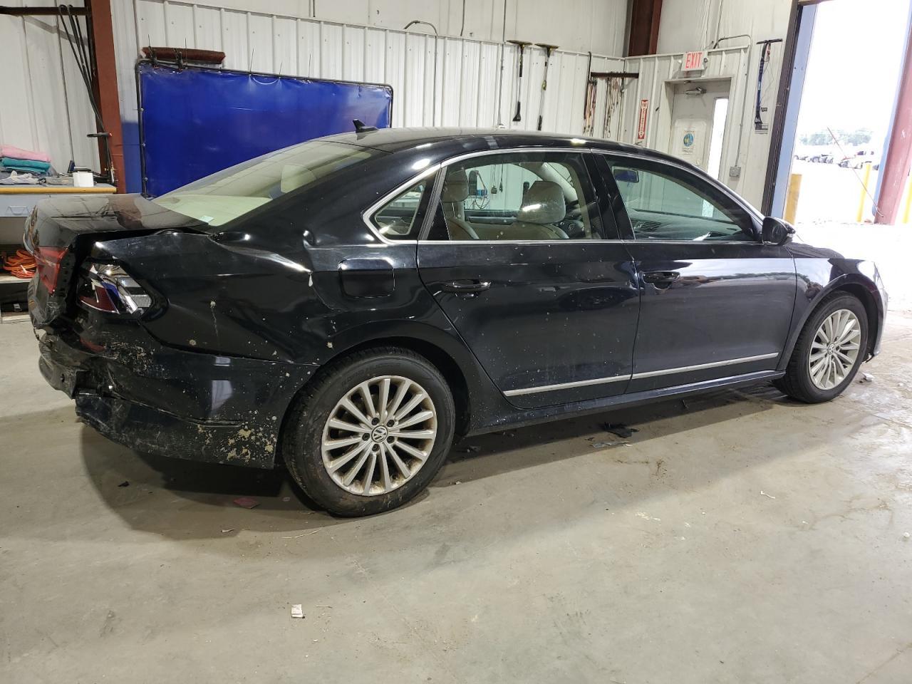 2017 Volkswagen Passat Se - Фото 3