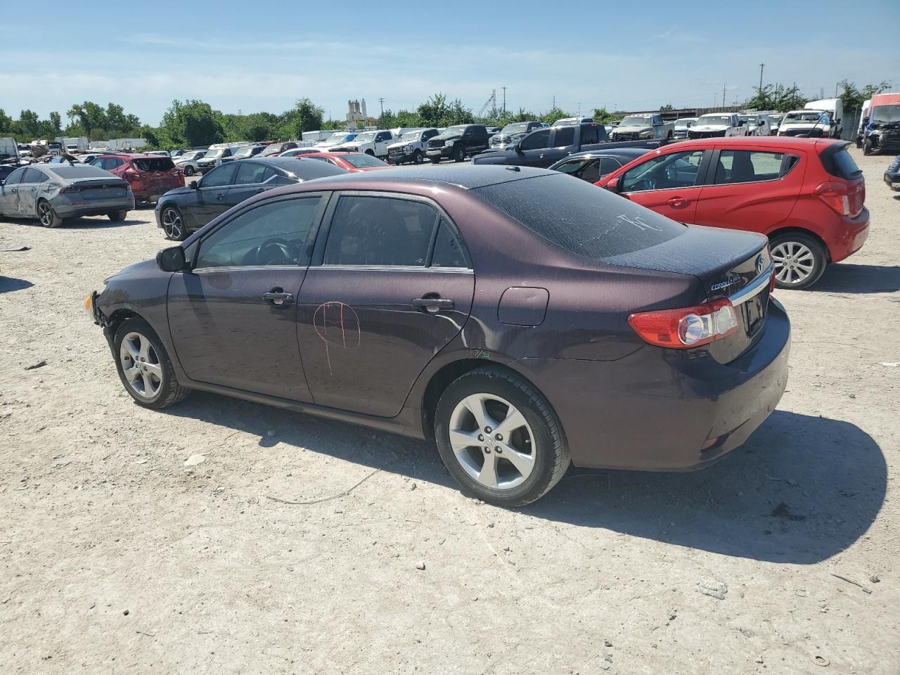 2013 Toyota Corolla Base - Фото 2