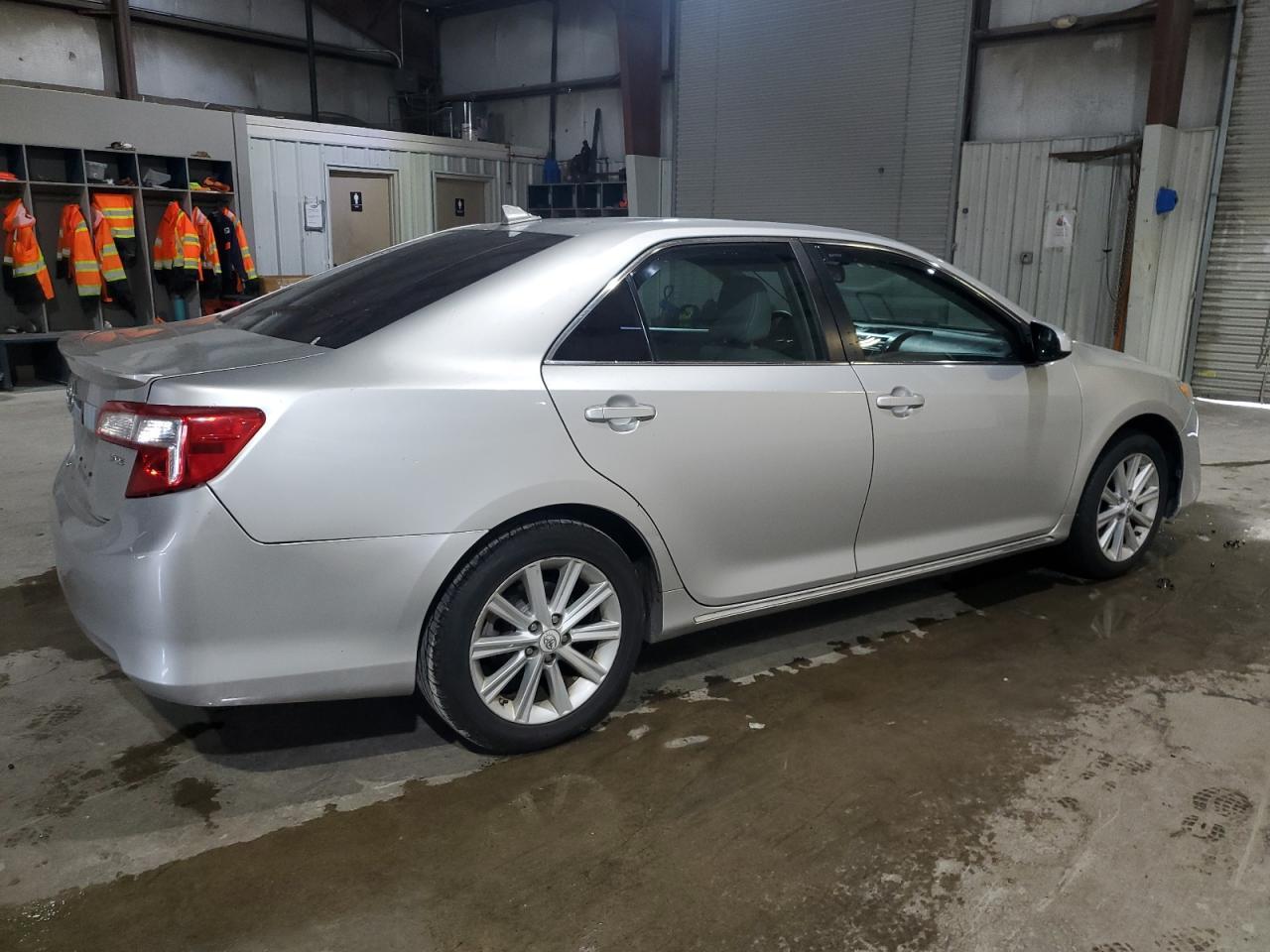 2012 Toyota Camry Xle V6 - Фото 3