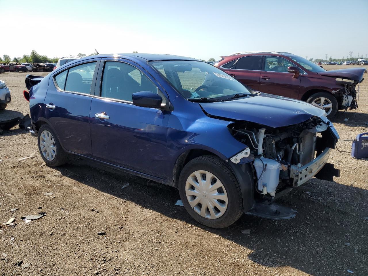 2019 Nissan Versa S - Фото 4