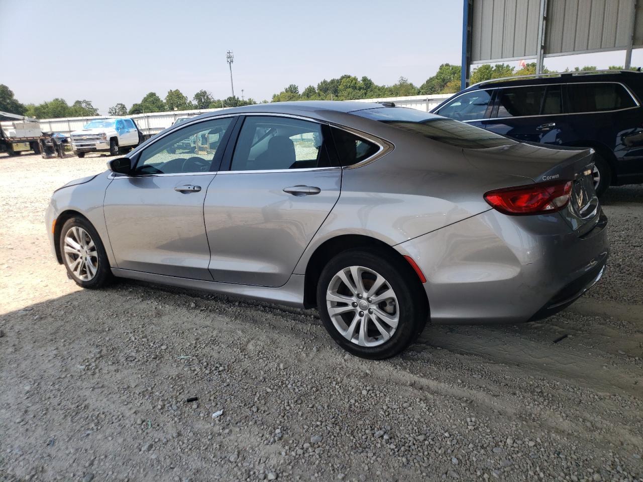 2016 Chrysler 200 Limited - Фото 2