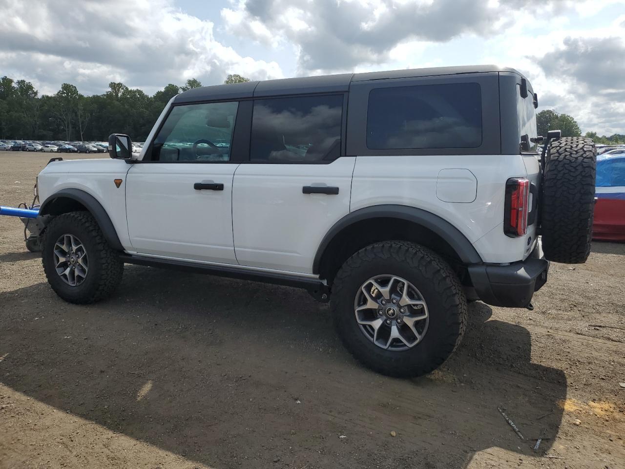 2024 Ford Bronco Badlands - Image 2