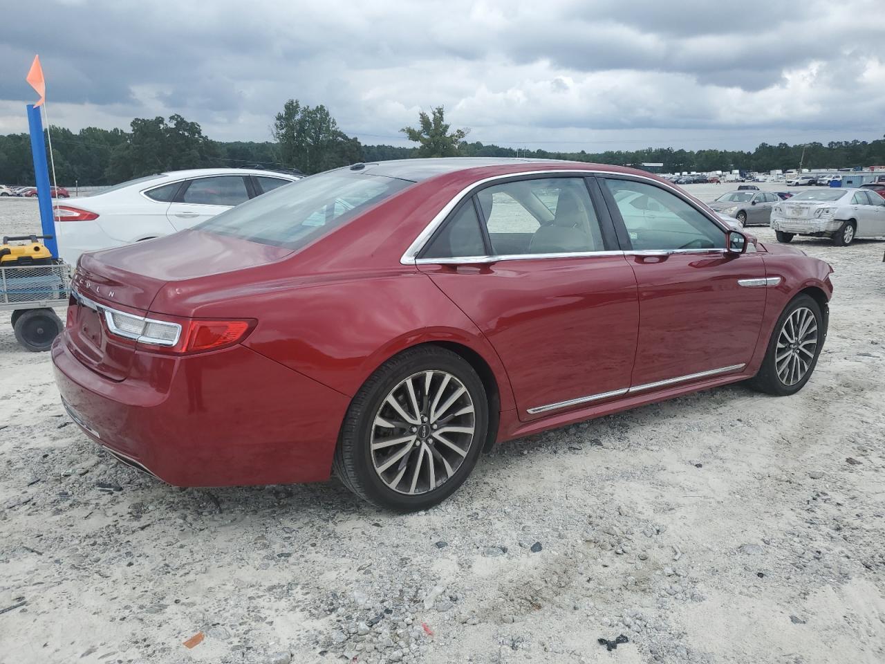 2017 Lincoln Continental Select - Image 3