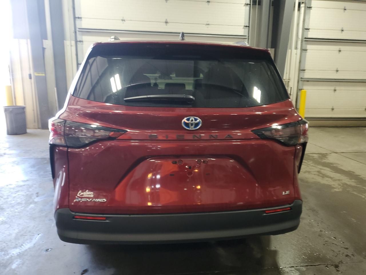 2025 Toyota Sienna Le - Фото 6