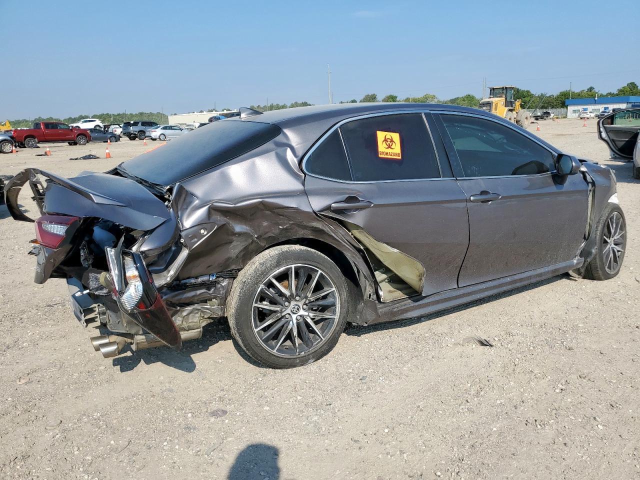 2021 Toyota Camry Se - Фото 3