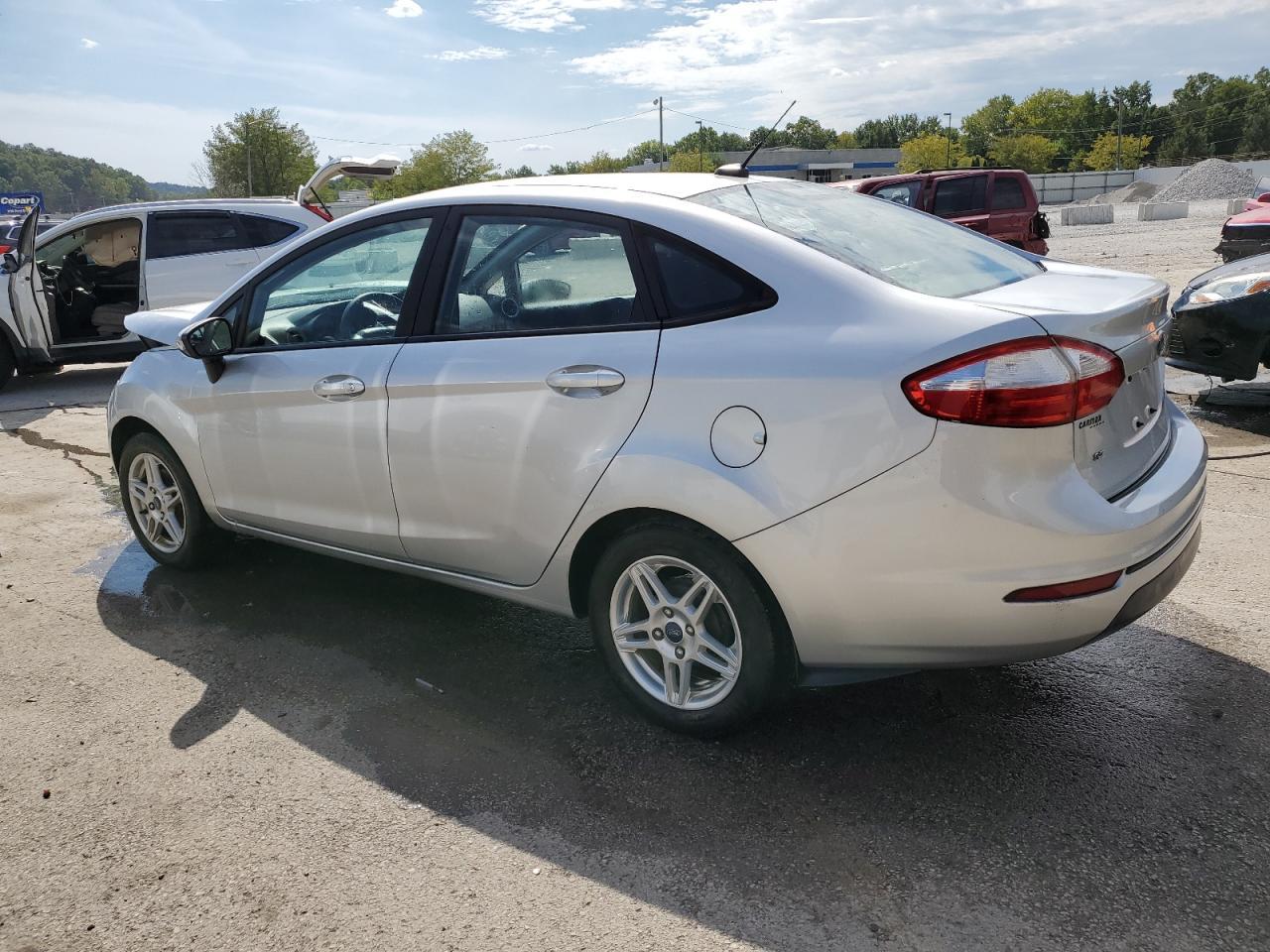 2017 Ford Fiesta Se - Фото 2