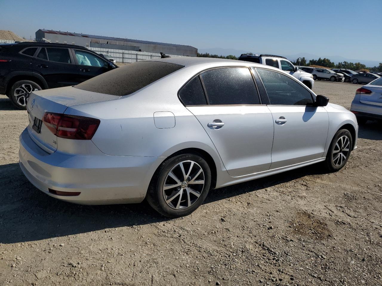 2016 Volkswagen Jetta Se - Image 3