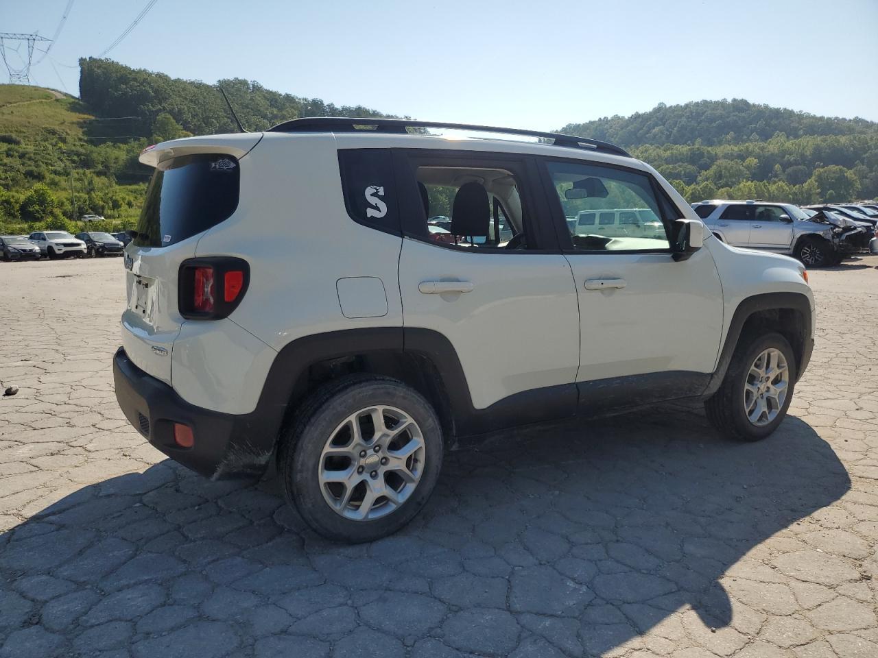 2017 Jeep Renegade Latitude - Image 3