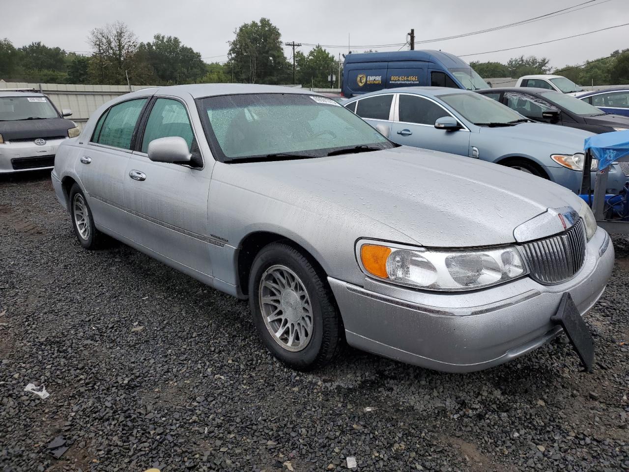 2001 Lincoln Town Car Signature - Image 4