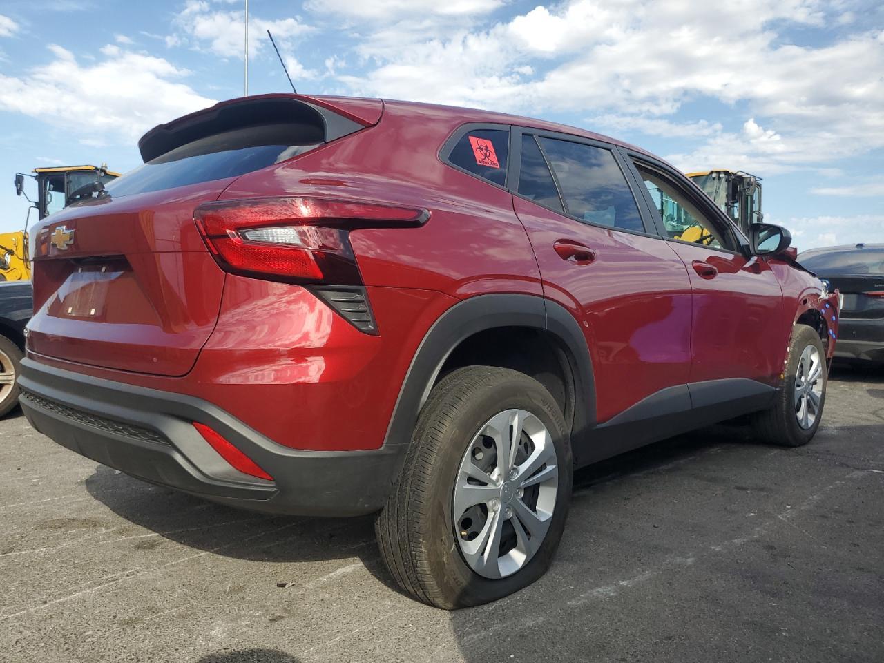 2025 Chevrolet Trax Ls - Фото 3