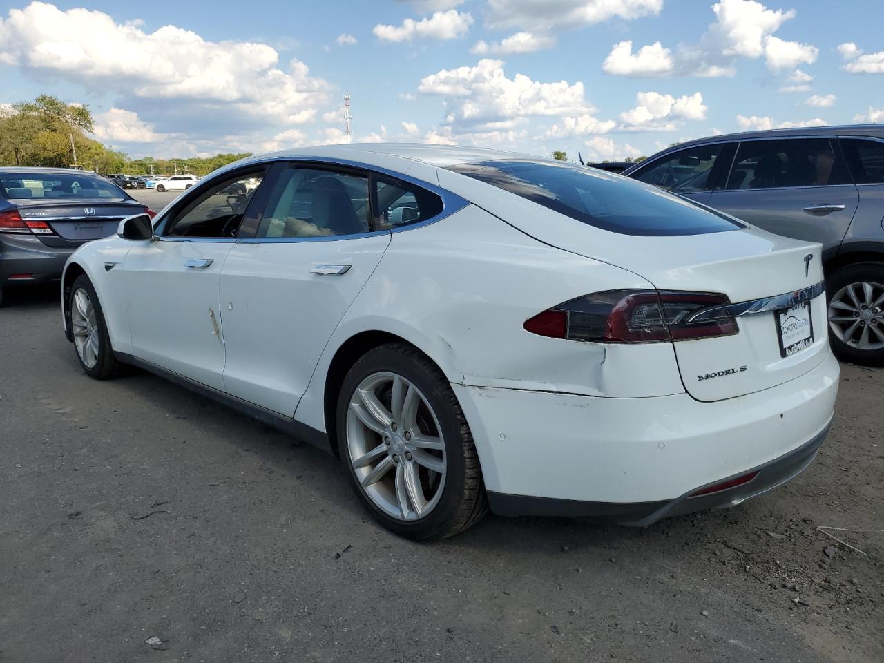 2014 Tesla Model S 4D 85 - Image 2