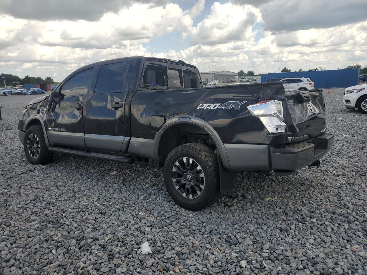 2017 Nissan Titan Xd Sl - Image 2