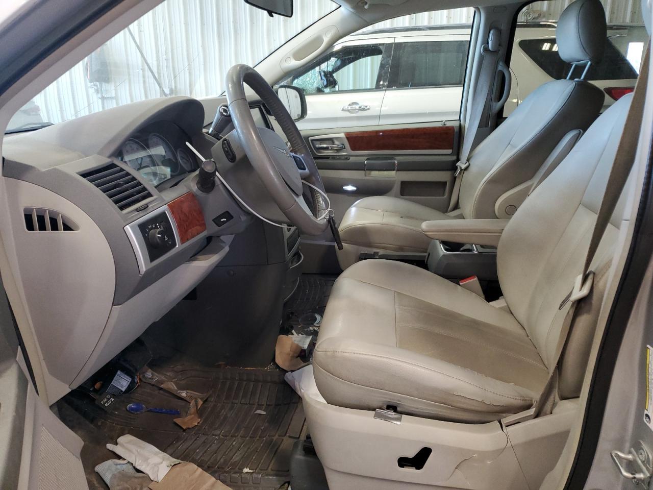 2009 Chrysler Town & Country Touring - Фото 7