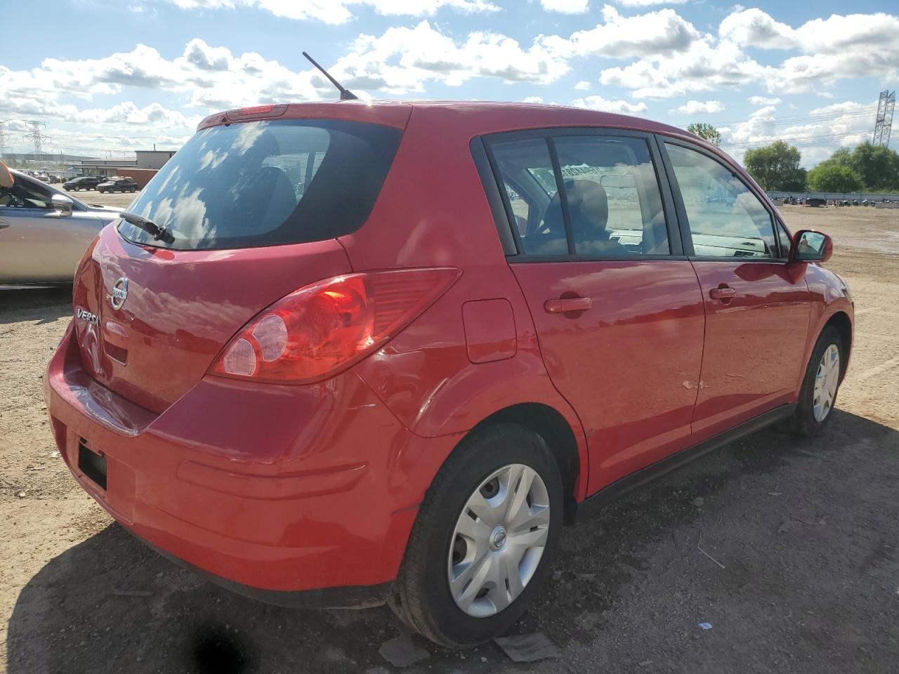 2011 Nissan Versa S - Фото 3