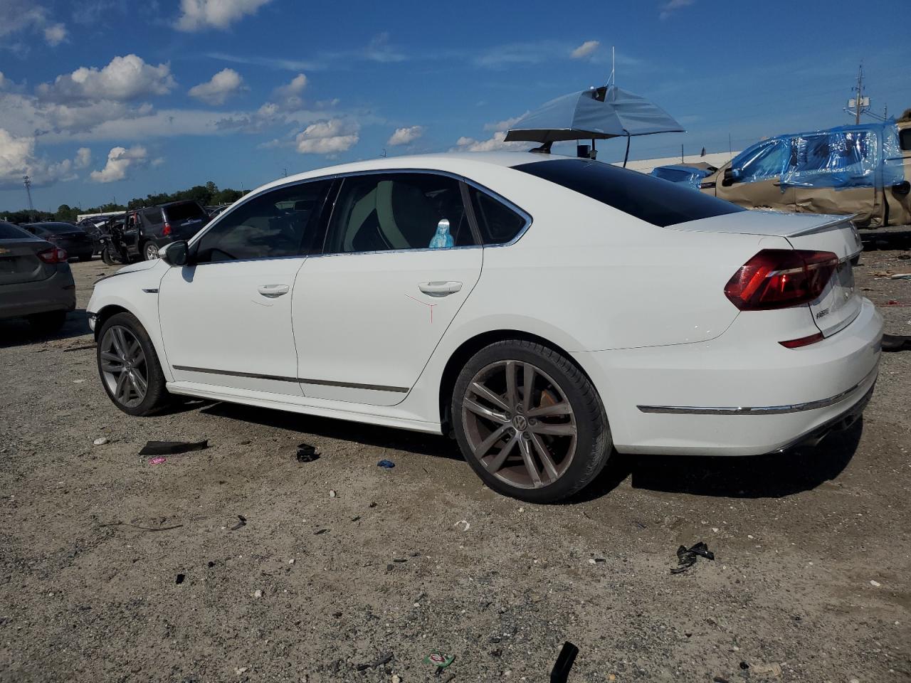 2017 Volkswagen Passat R-Line - Image 2