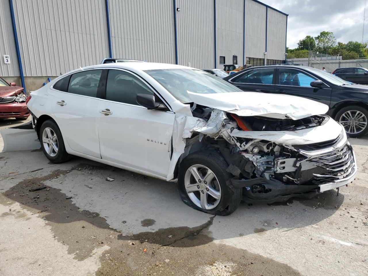 2022 Chevrolet Malibu Ls - Фото 4