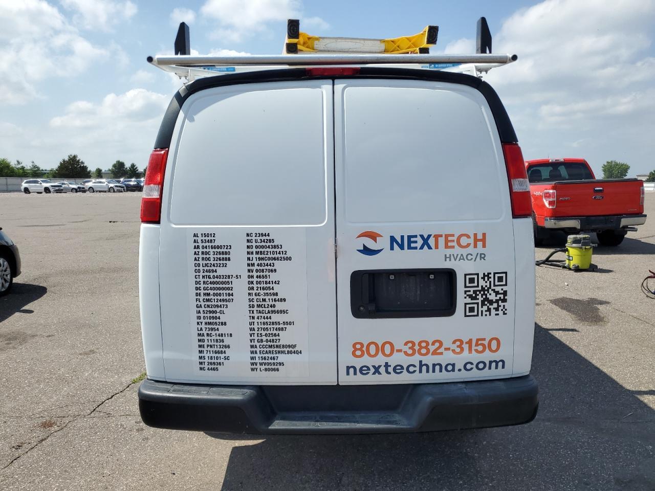 2023 Chevrolet Express G2500 - Фото 6