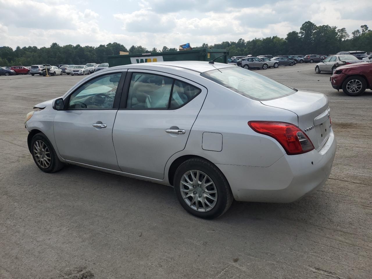2012 Nissan Versa S - Фото 2