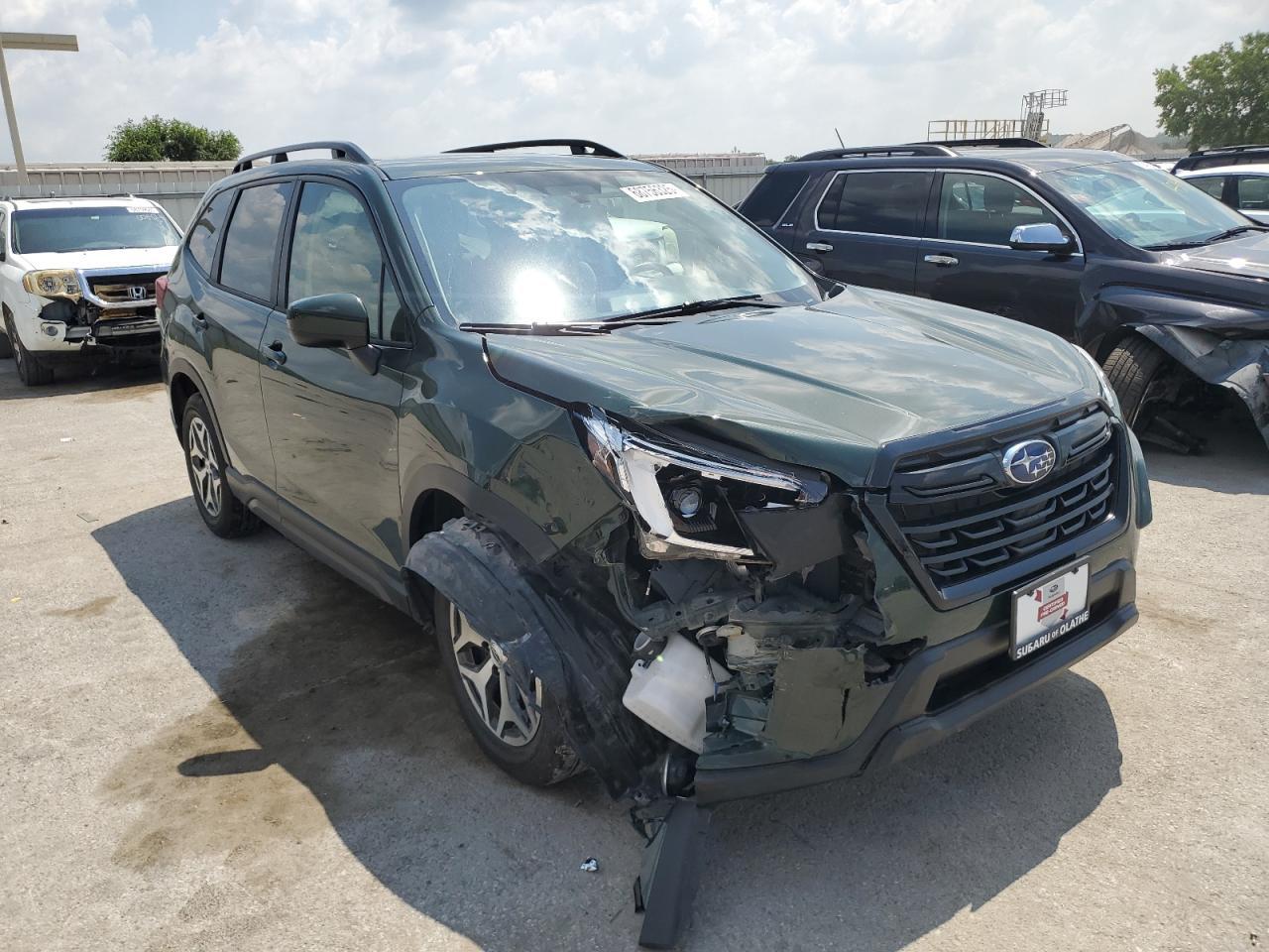 2022 Subaru Forester Premium - Image 4